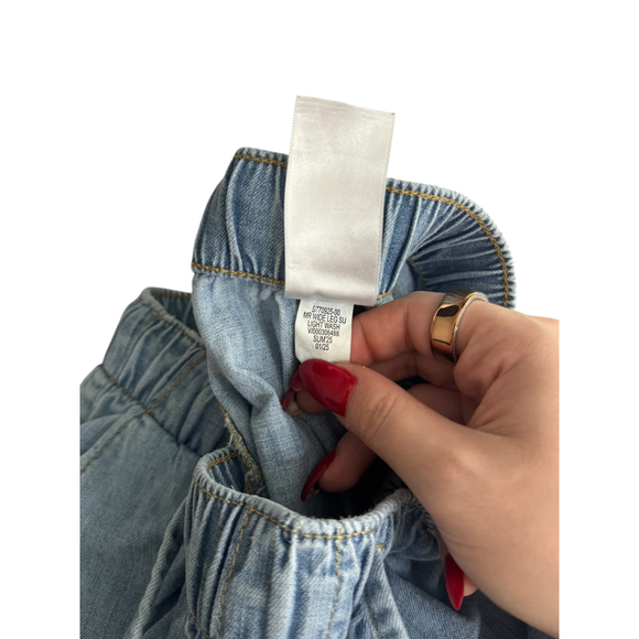 Banana Republic Wide-Leg Mid-Rise Summerweight Pull-On Jean - Picture 6 of 7